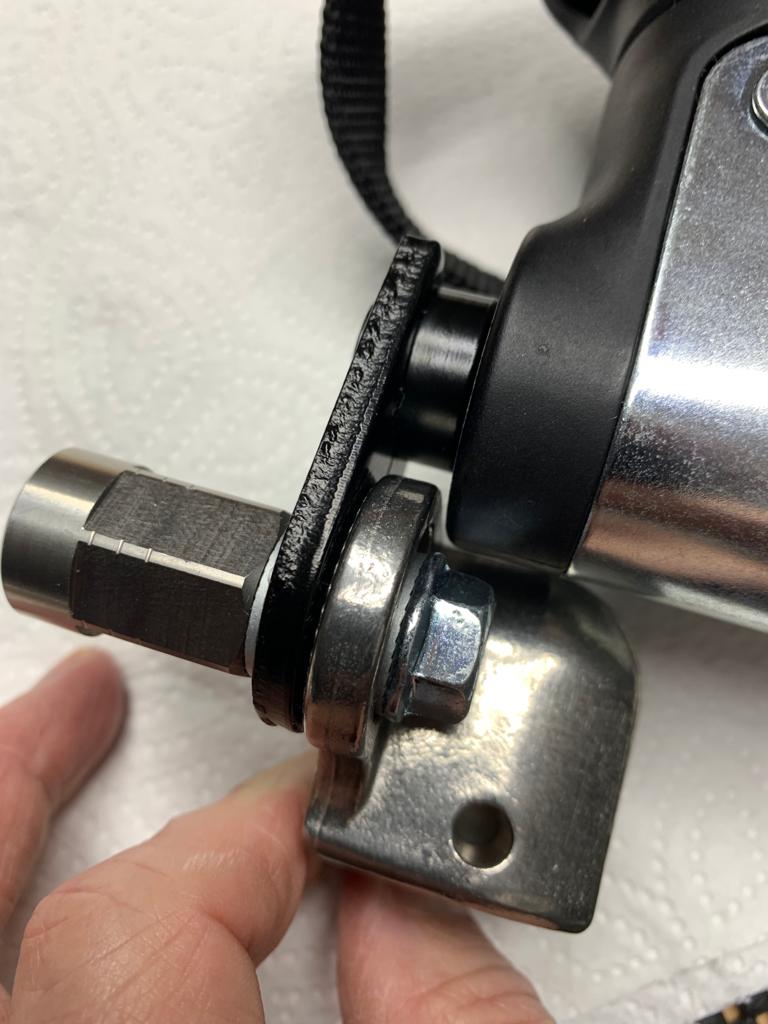 Skruvmonteringssats för universaladapter - dubbelmontage