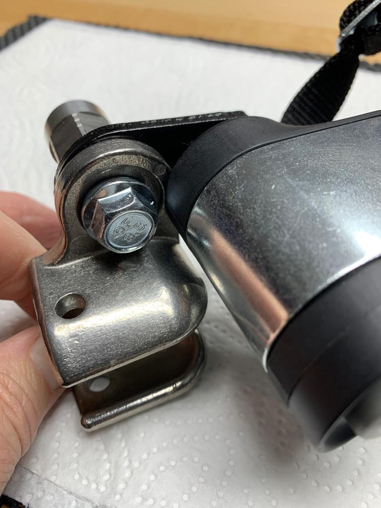 Skruvmonteringssats för universaladapter - dubbelmontage