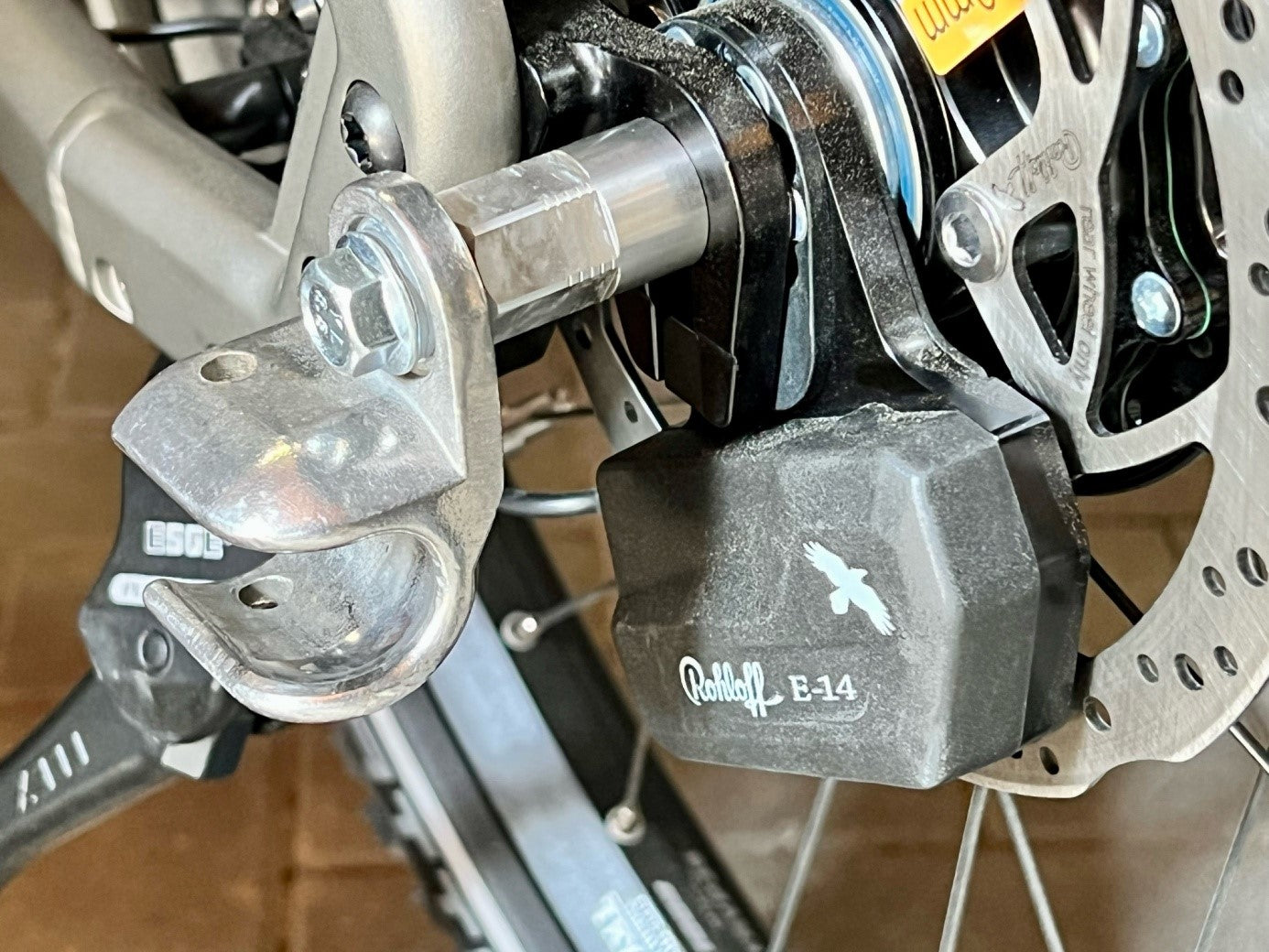 Snabbkopplingsaxel med universaladapter | spännlängd 143 mm - 153 mm